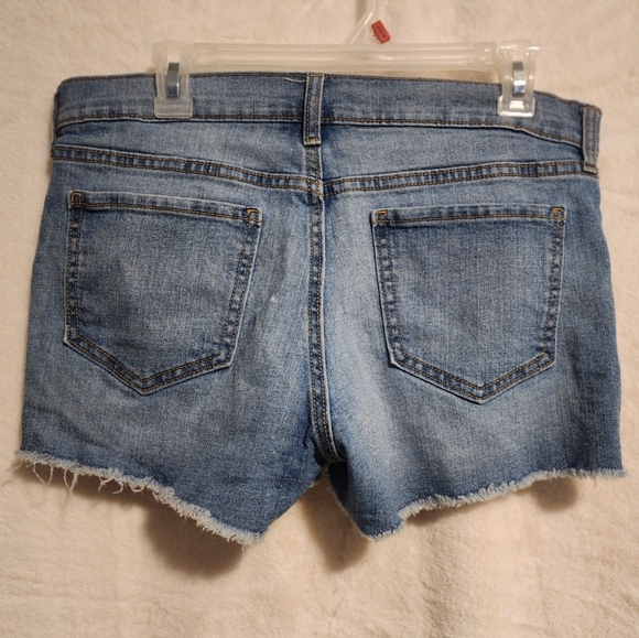 Womens shorts size 6 - Picture 2 of 3